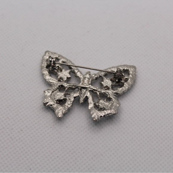 🍀 3/$15 Intricate Vintage Silver Butterfly Brooch with Rhinestones - Picture 4 of 4